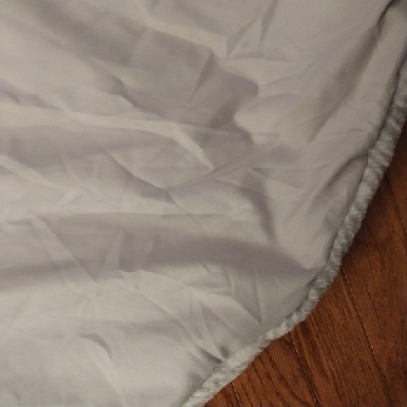 Mumbai Christmas Tree Skirt Platinum Faux Mink Fur Round Gorgeous Skirt 54" - Picture 7 of 11